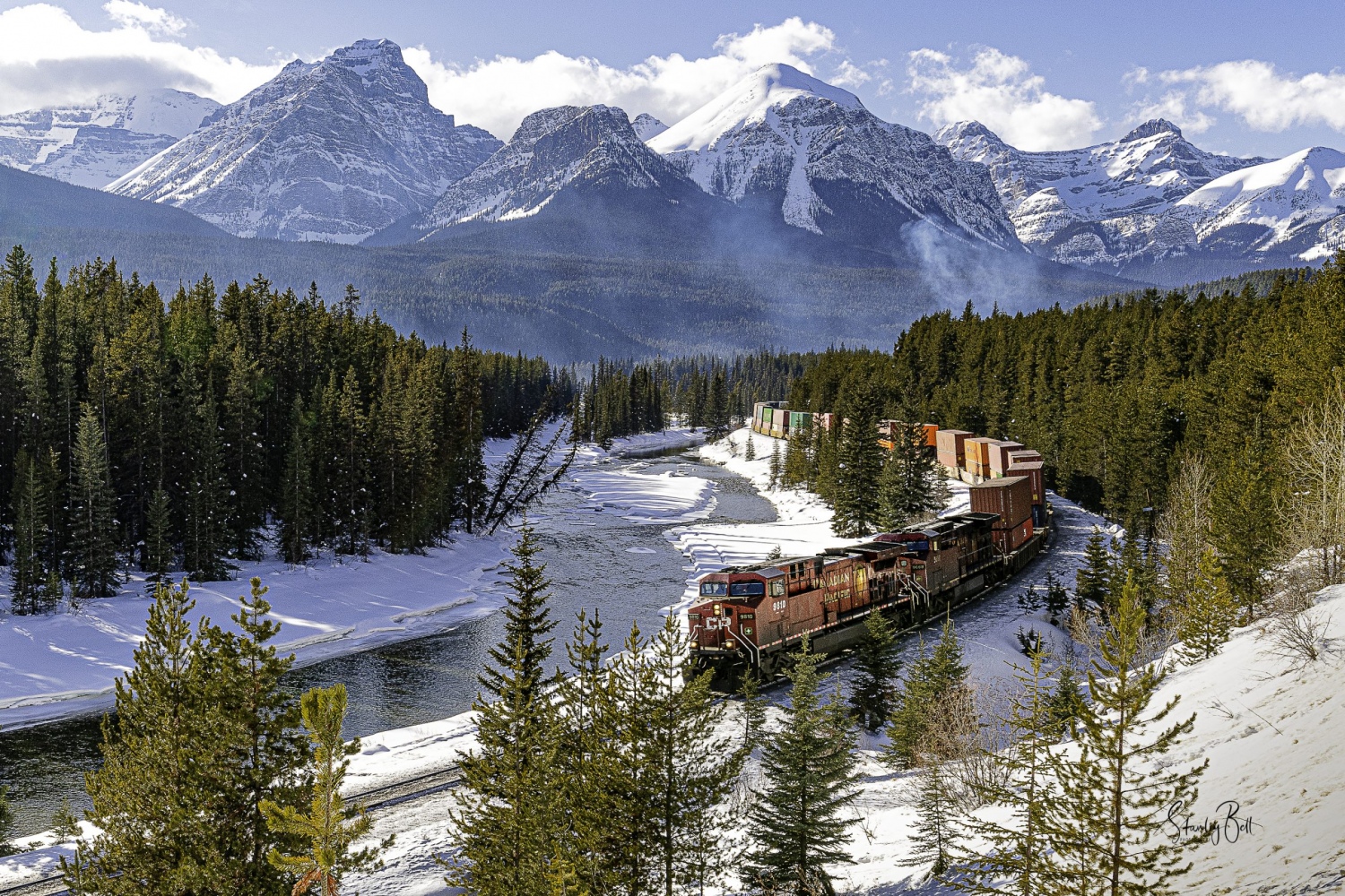 D8502364-Late-afternoon-CP-train-on-Morants-Curve-Banff-Alberta-scaled